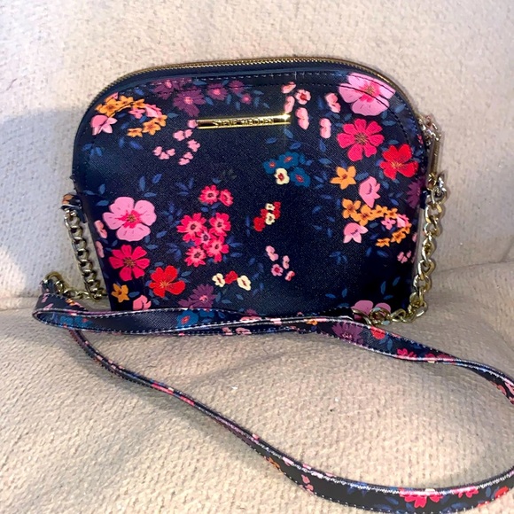 Steve Madden Handbags - 🩷 EUC Steve Madden crossbody